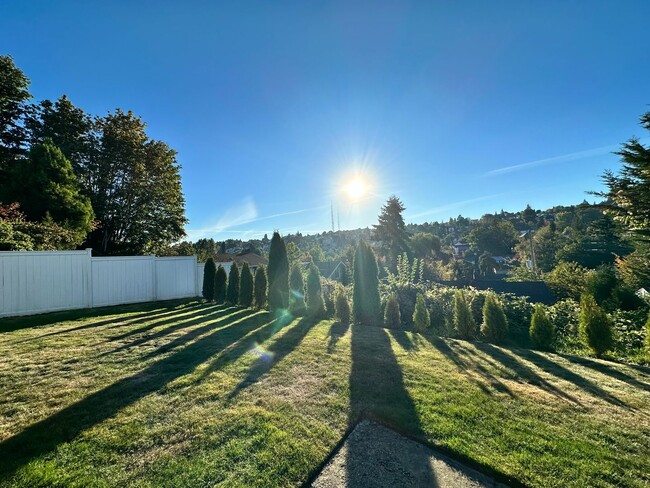 Building Photo - Madison Valley Bungalow