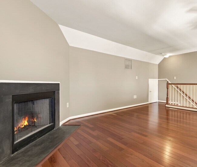 Building Photo - 8015 Merry Oaks Ln