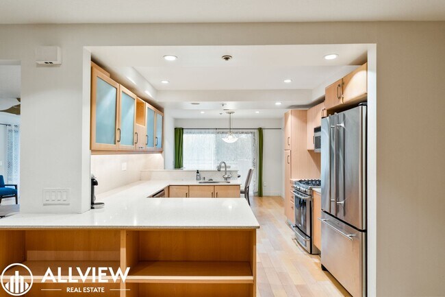 Building Photo - Fully Furnished Condo (2 Bed/2 Bath + Den) Nestled in the Coveted Newport Heights Community!