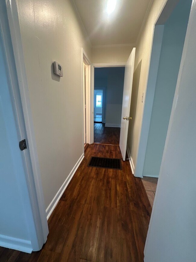 Building Photo - Charming Downtown Gem with Walkable Location Near Soda Pop District - Pet Friendly!