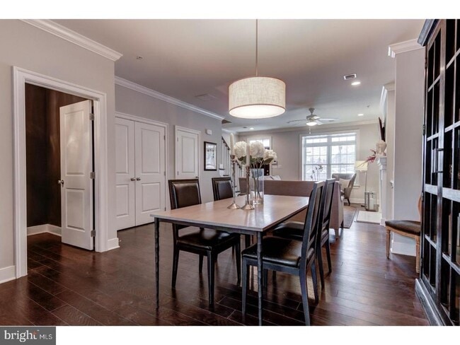 Building Photo - 602 D St