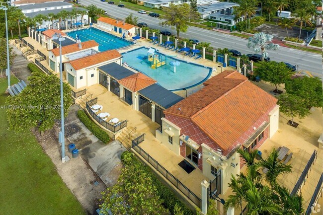 Building Photo - 7516 E Treasure Dr