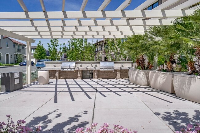 Building Photo - Gorgeous Santa Clara Home with Pool, EV Ho...