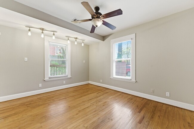 Building Photo - 202 Warren St SE