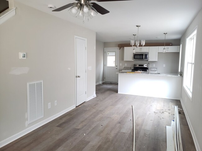 Building Photo - New Construction! 2 Bed/1.5 Bath Near Down...