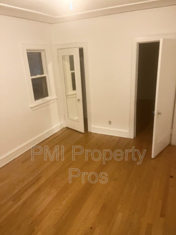 Building Photo - 4635 W Fond du Lac Ave