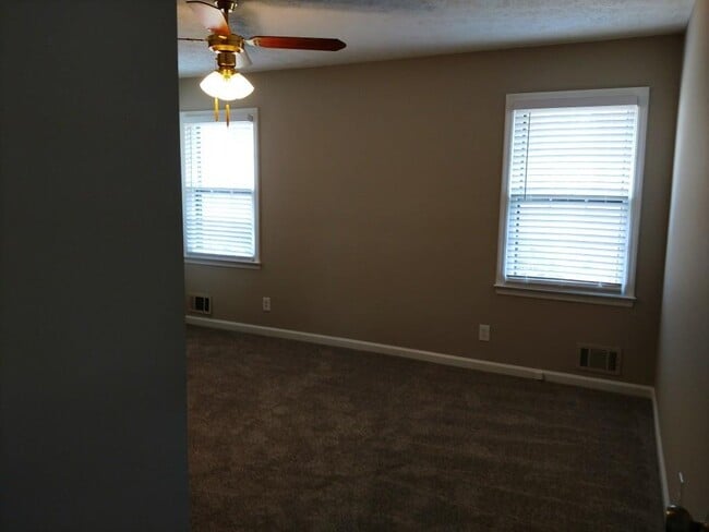 Building Photo - 4907 Bentwood Dr