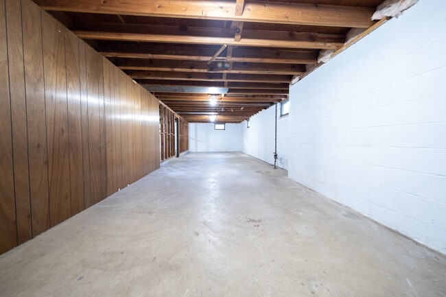 Building Photo - 10606 Yosemite Rd