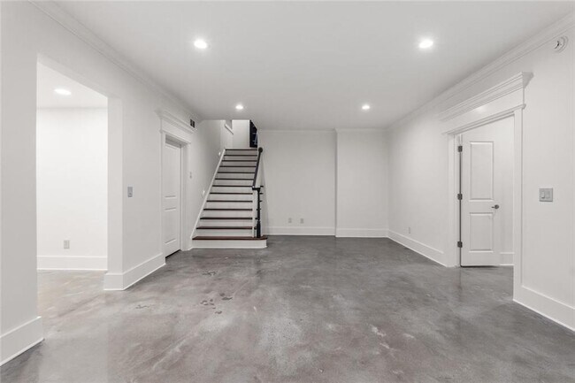 Building Photo - 390 Hembree Rd