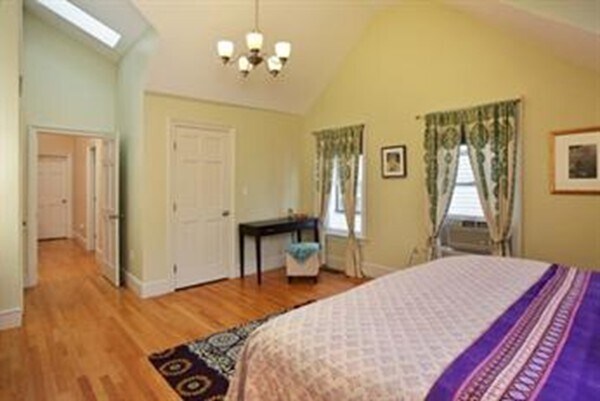 Building Photo - 11 Lester Pl