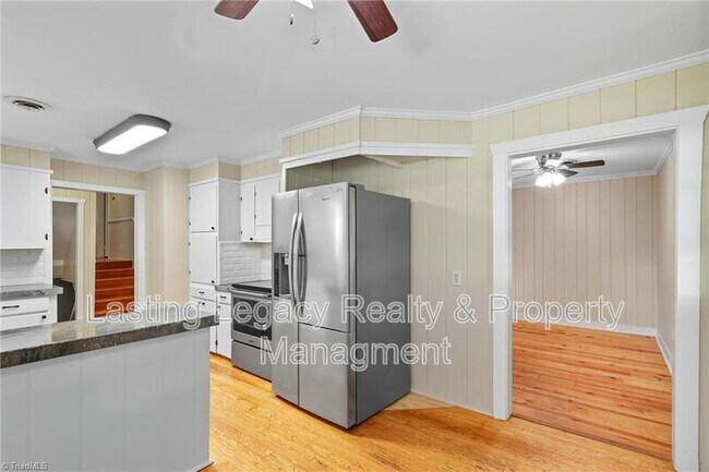 Building Photo - 4850 Ellen Ave