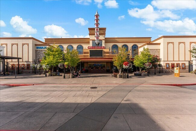 Building Photo - Invited, renovated 4-bdrm, 2-bath Tualatin home—Fenced yard, corner lot, great location