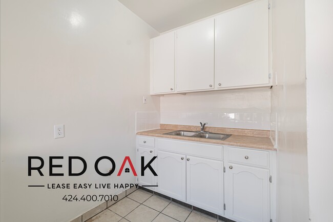 Building Photo - 2850 Leeward Ave