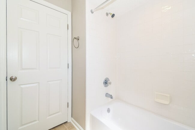 Building Photo - 3123 Olde Sutton Parke Dr