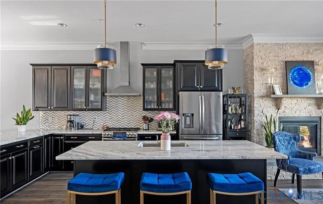 Building Photo - 444 W 6th St