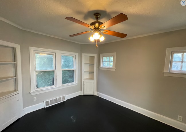 Building Photo - SECTION 8 and EDEN Accepted!! Spacious New...