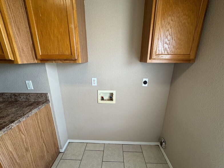Building Photo - 5702 Greengate Dr