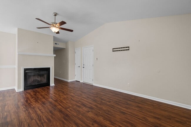 Building Photo - Just Listed in Virginia Beach – Move-In Ready!