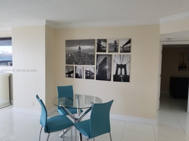 Building Photo - 1717 N Bayshore Dr