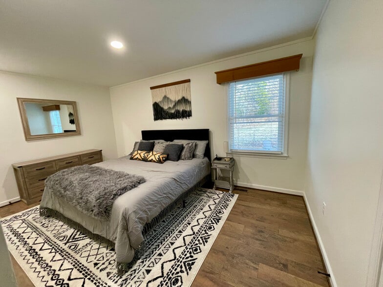 Building Photo - 1808 Nichols Rd