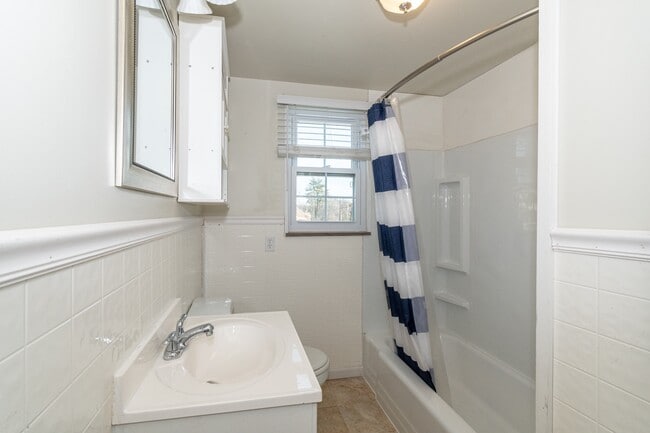 Building Photo - 412 Keeble St