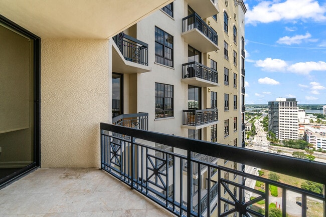 Building Photo - 701 S Olive Ave