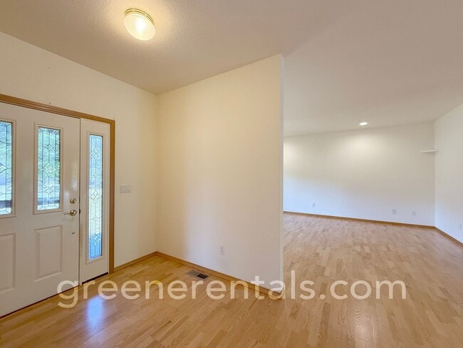 Building Photo - Spacious & Bright 3BD/3BA Home for Rent in...