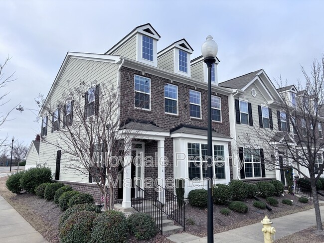 Building Photo - 136 Spring Pine Ln