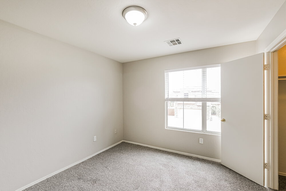 Building Photo - 13519 W San Juan Ct