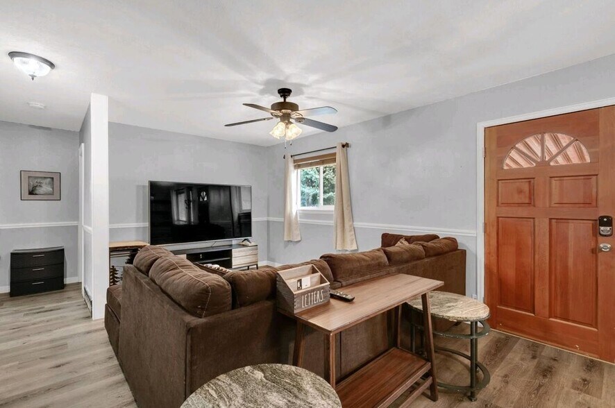 Building Photo - 341 Longfellow Dr