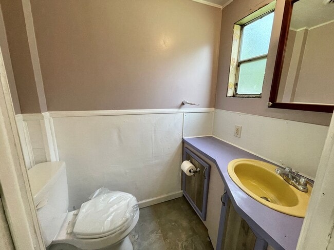 Building Photo - Spacious 2 bed, 1.5 bath Home FOR RENT in ...