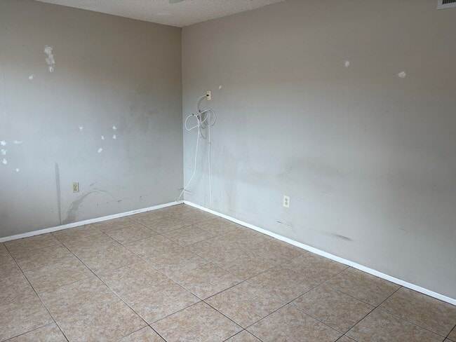 Building Photo - Lakefront Community with two story townhou...