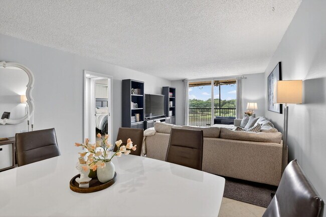 Building Photo - 3001 W Rolling Hills Cir