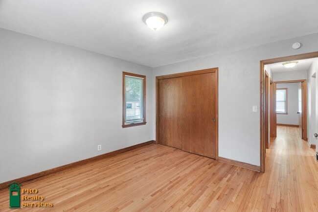 Building Photo - 2 Bedroom Home in Maplewood