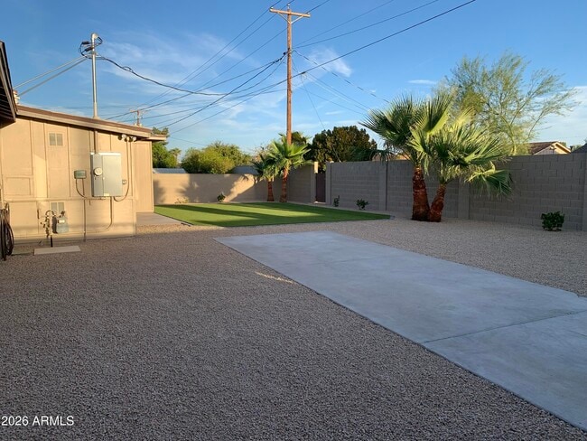 Building Photo - 7001 E Loma Land Dr