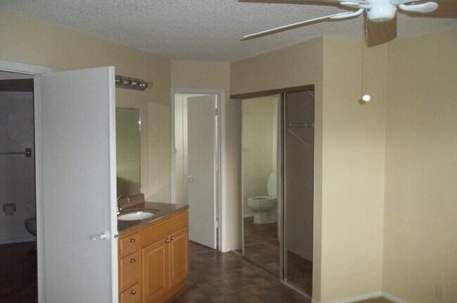 Building Photo - 1504 SE Royal Green Cir