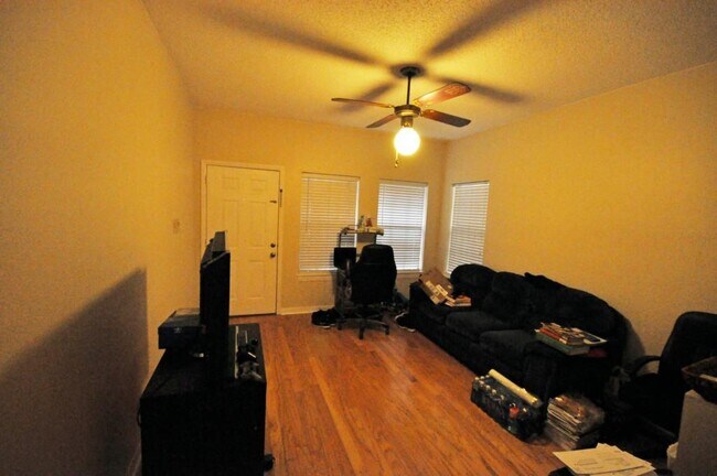 Building Photo - 2216 San Gabriel St