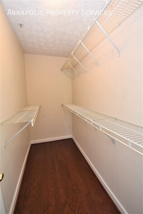 Building Photo - 621 Admiral Dr