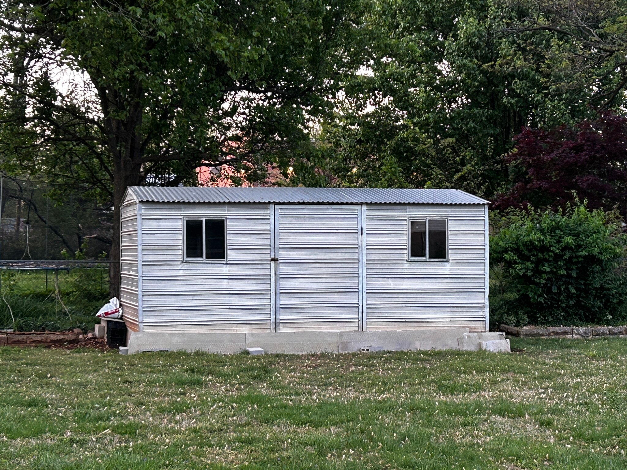 Storage shed in back yard - 537 E Glenwood St