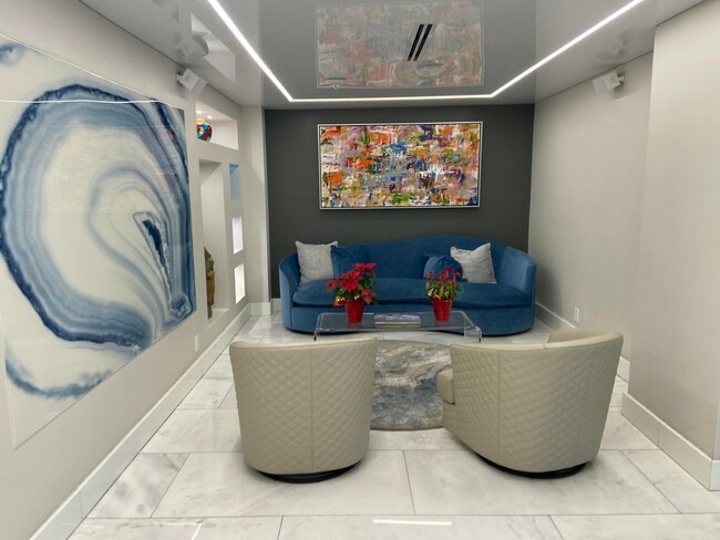 Building Photo - 340 Sunset Dr