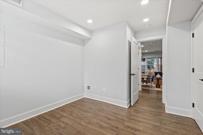 Building Photo - 222 Green St