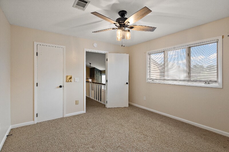 Building Photo - 27 Park Crest Pl