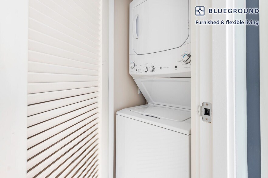 Building Photo - 425 8th St NW