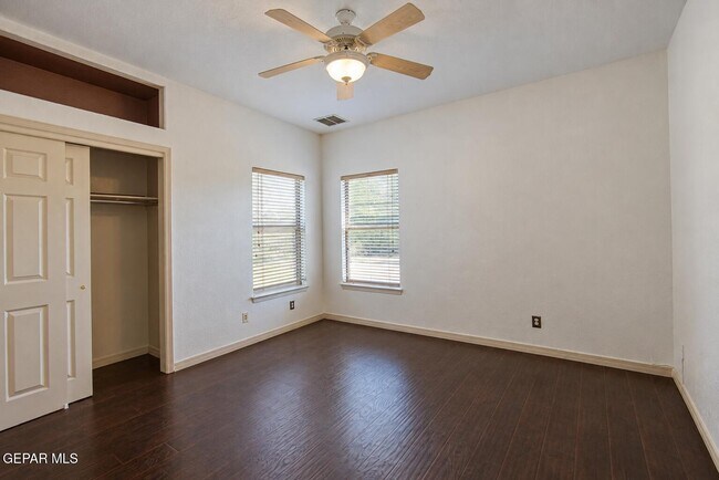 Building Photo - 6520 Grand Ridge Dr