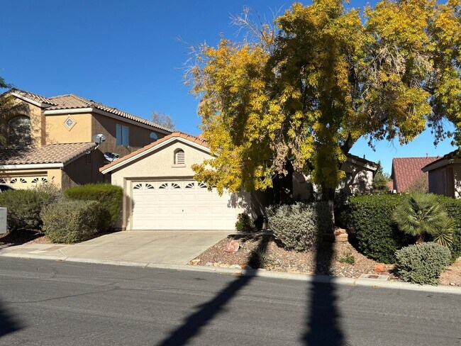 Building Photo - Single Story Summerlin Home with 3 Bedrooms! No Carpets. New Laminate Flooring. Cute backyard.
