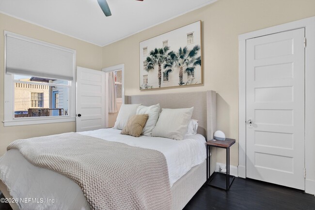 Building Photo - 1903 Dewey Pl