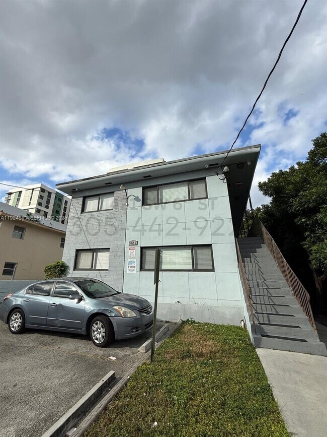 Primary Photo - 421 SW 6th St