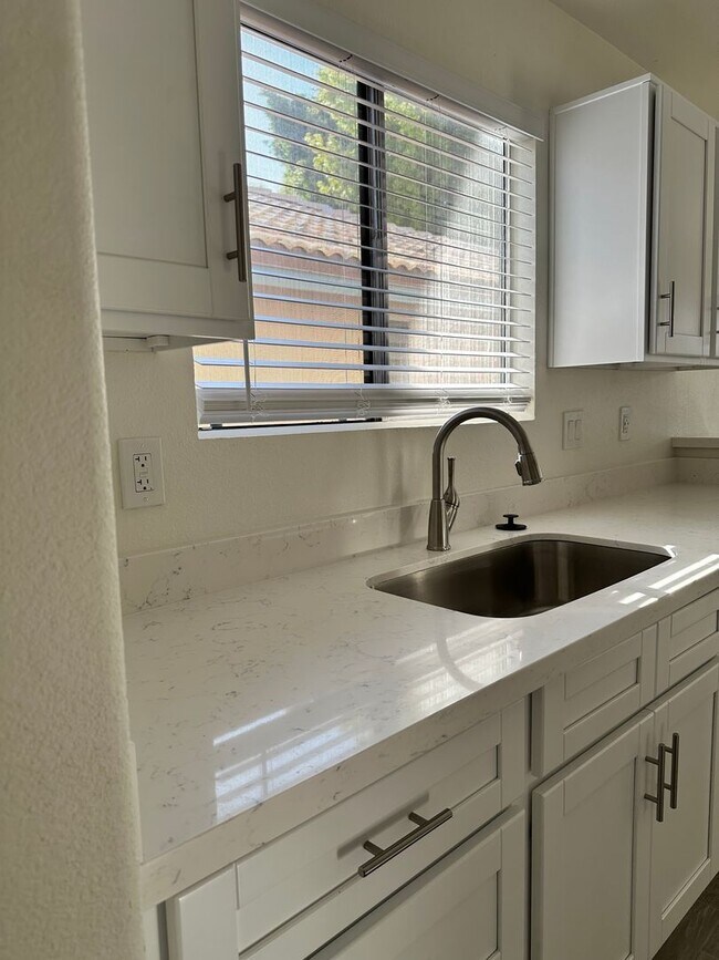 Building Photo - 1430 W Camino Ct