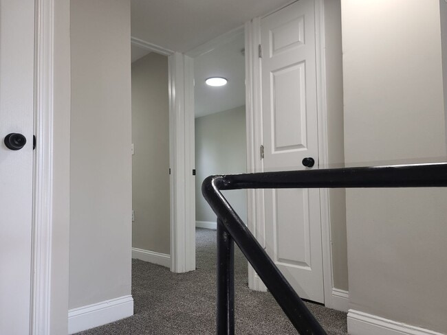 Building Photo - Newly Renovated Townhome Coming Soon!