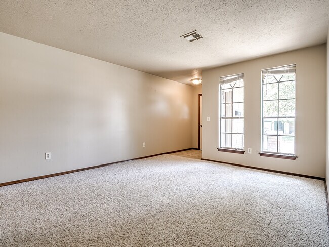 Building Photo - 1320 Frederick Dr
